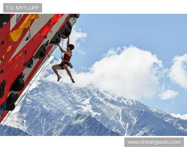 重庆攀岩队在世界攀岩锦标赛中以85分领先其他队伍展现强大实力